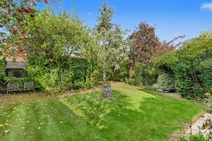 Front gardens- click for photo gallery